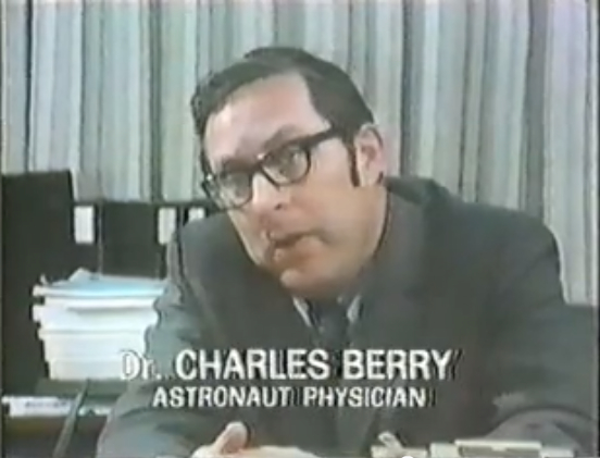 查尔斯-贝里， NASA 的飞行员外科医生，他在30多次任务中帮助将42人送入太空，其中包括阿波罗11号任务