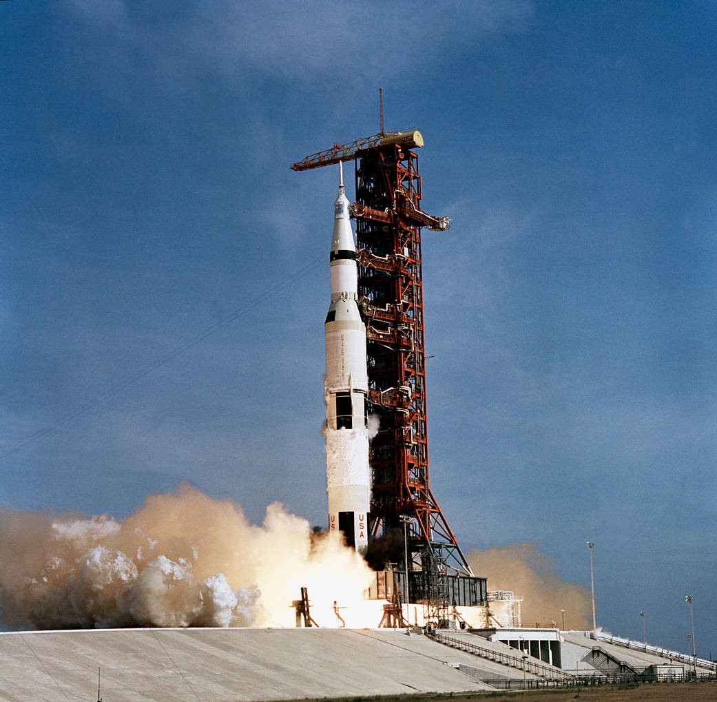 阿波罗 11 号发射——1969 年 7 月 16 日。图片来源:NASA