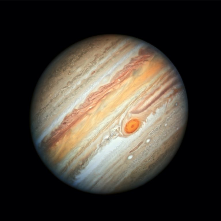 这张木星照片于 2019 年 6 月 27 日从哈勃空间望远镜拍摄，以大红斑为特征，这是一场肆虐数百年的风暴。 图源：NASA