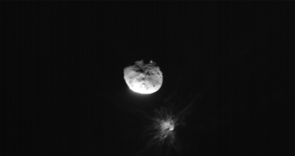 NASA 的 LICIACube 卫星捕捉到的双卫一被撞击后产生的的羽流