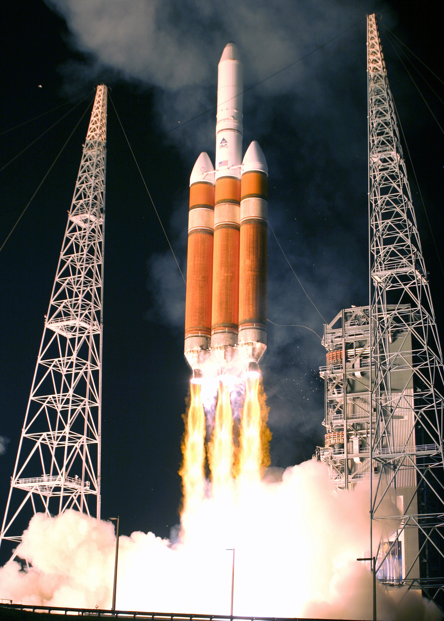 德尔塔四号重型运载火箭于2007年在卡纳维尔角空军基地发射