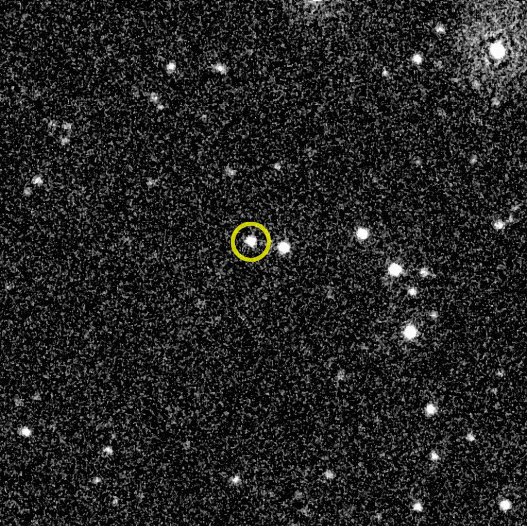尼尔·格雷尔斯雨燕天文台的望远镜拍摄的图像显示了 GRB 221009A（圈出来的部分）的余晖如何在大约10小时内褪色。