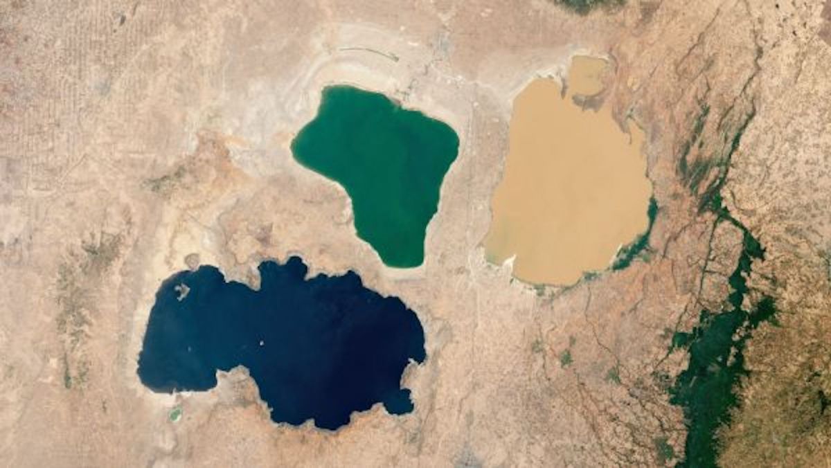 Shala 湖（蓝色）Abijatta 湖（绿色）Langano 湖（黄色）