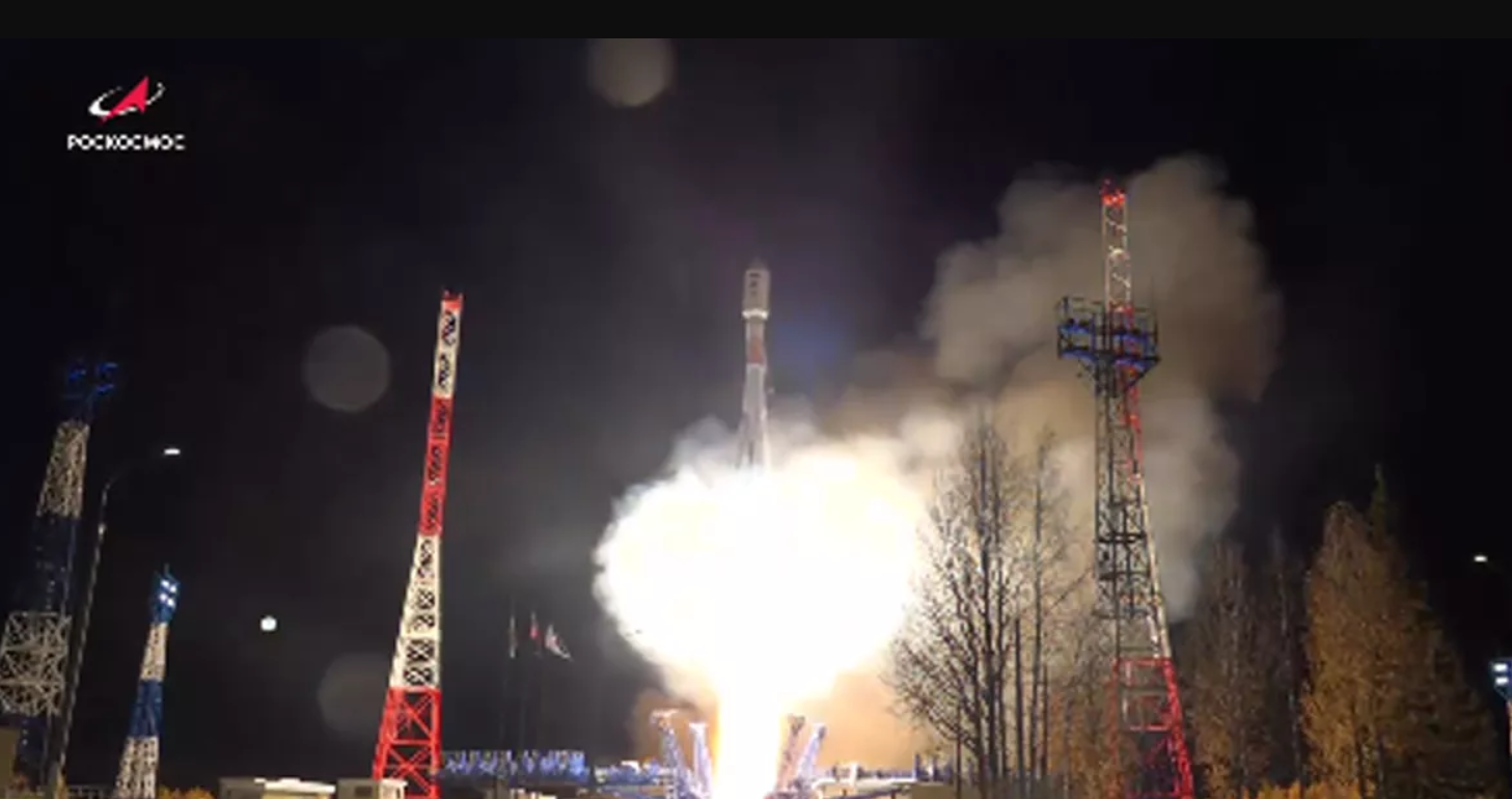 “ 联盟-2.1b ”中型运载火箭正在发射一颗“ 格洛纳斯-K ”导航卫星